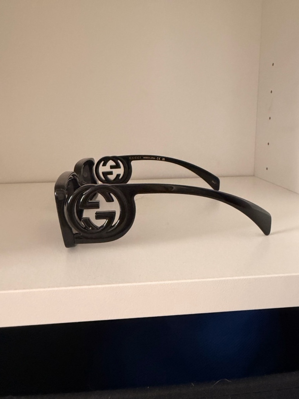 Gucci Black GG Round-Logo Sunglasses - Picture 2 of 4